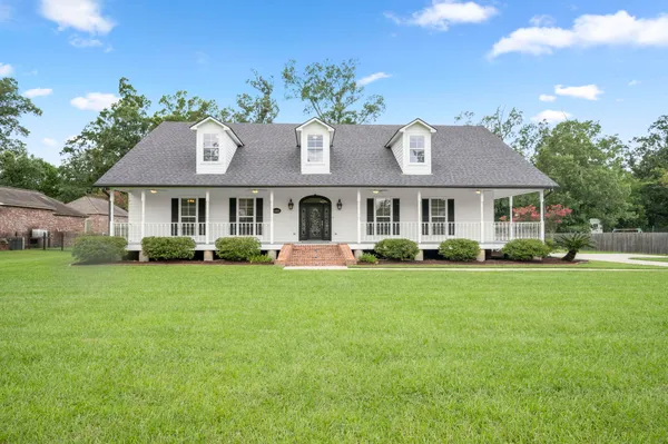 $825,000 | 6323 Oak Cluster Drive, Greenwell Springs, LA 70739