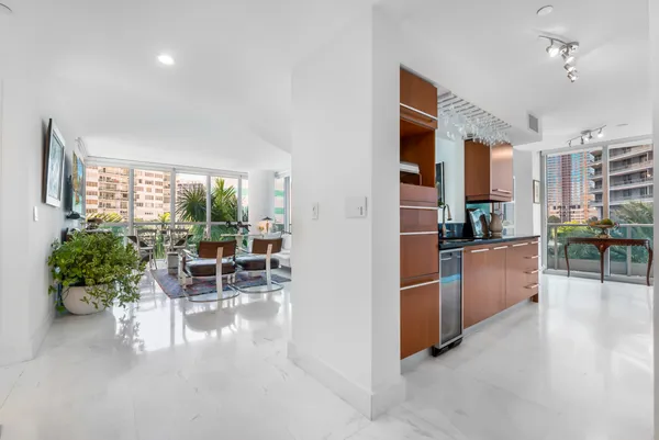 $1,385,000 | 1331 Brickell Bay Drive, Unit 408, Miami, FL 33131