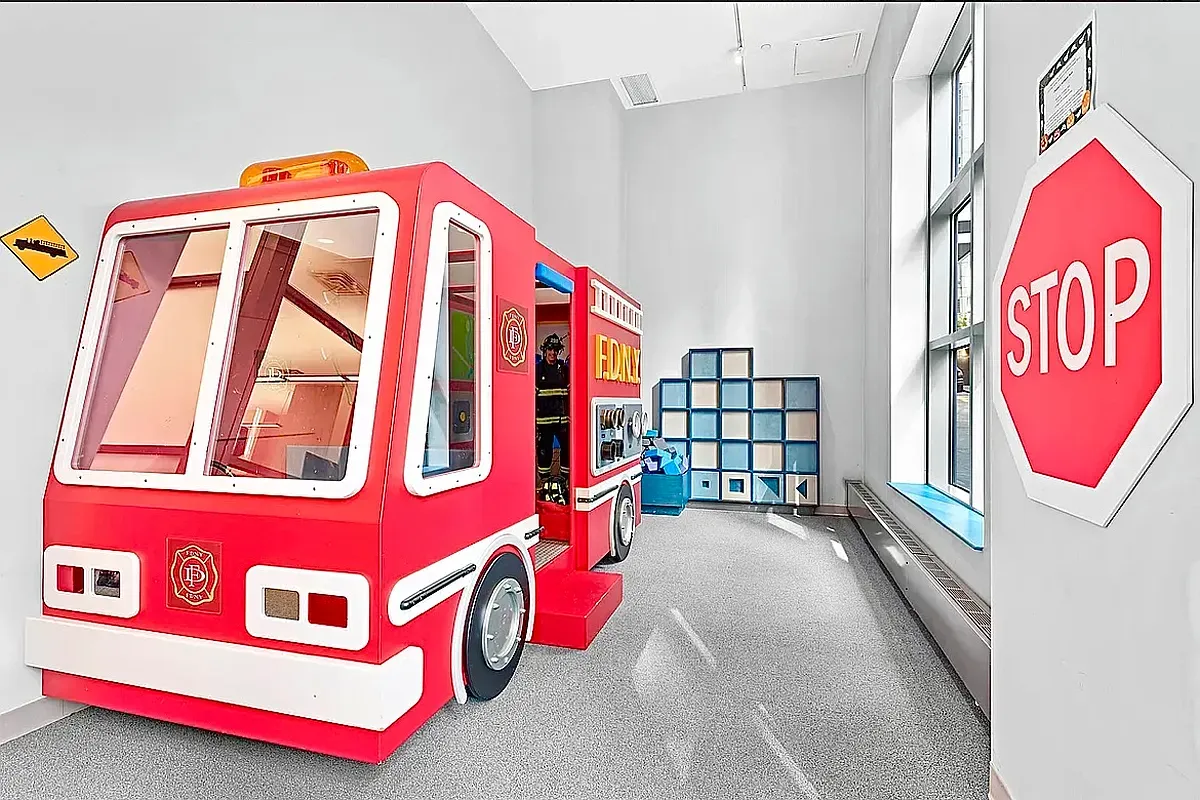 $899,000 | 10 West End Avenue, Unit 4/J | Upper West Side