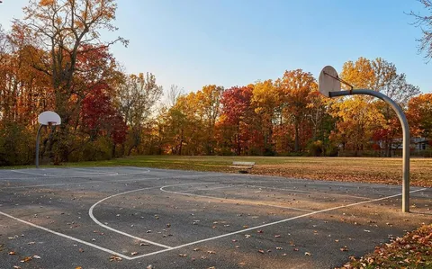 a view of a tennis court