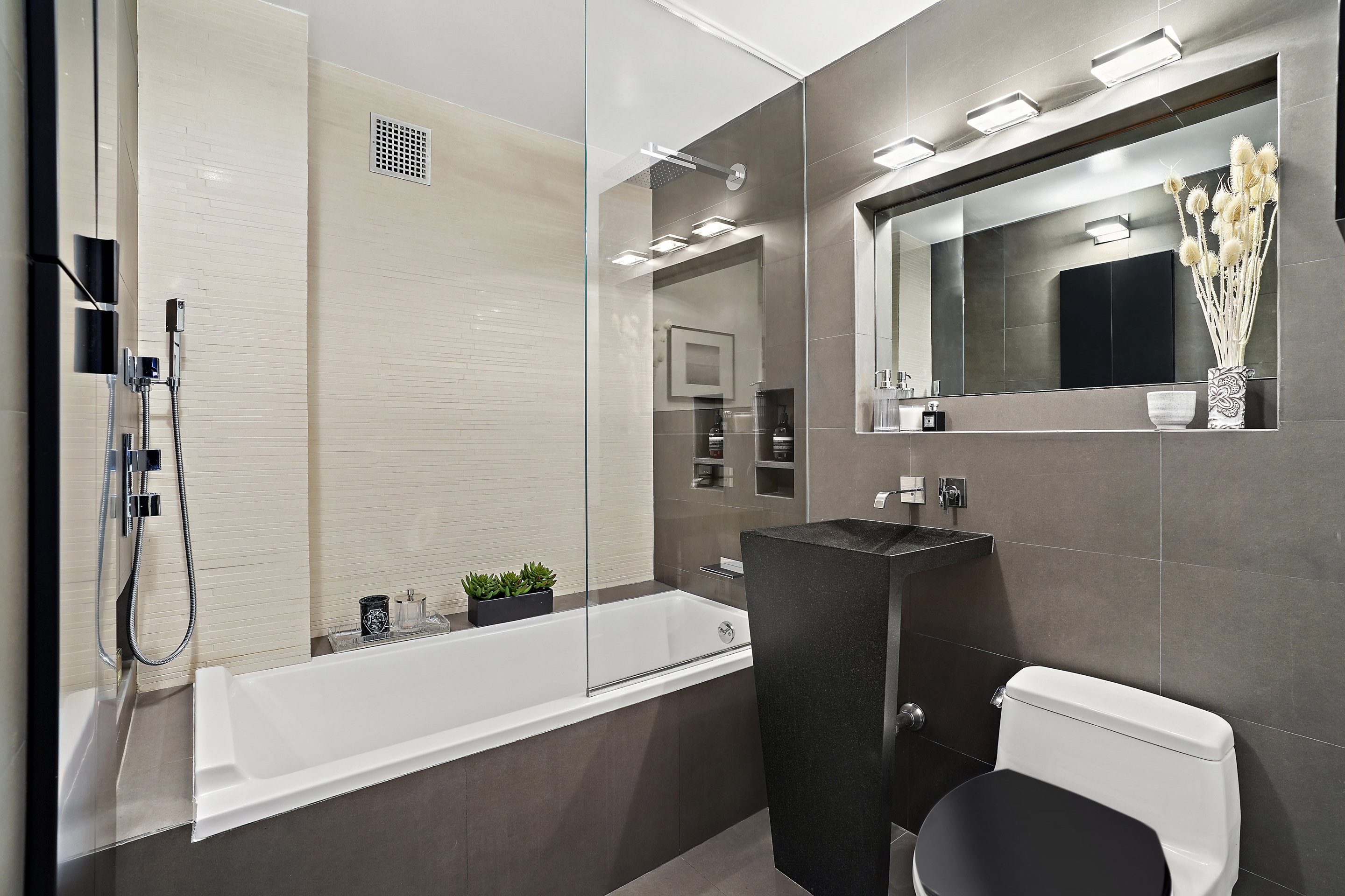 235 East 87th Street, Unit 2C Manhattan, NY 10128 - Photo 8 of 16