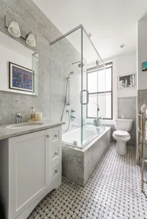 $925,000 | 200 West 54th Street, Unit 10D | Theater District