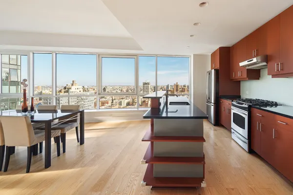 $2,295,000 | 440 Kent Avenue, Unit 22C | Williamsburg