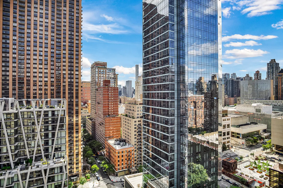 160 West End Avenue, Unit 26U Manhattan, NY 10023 - Photo 7 of 10