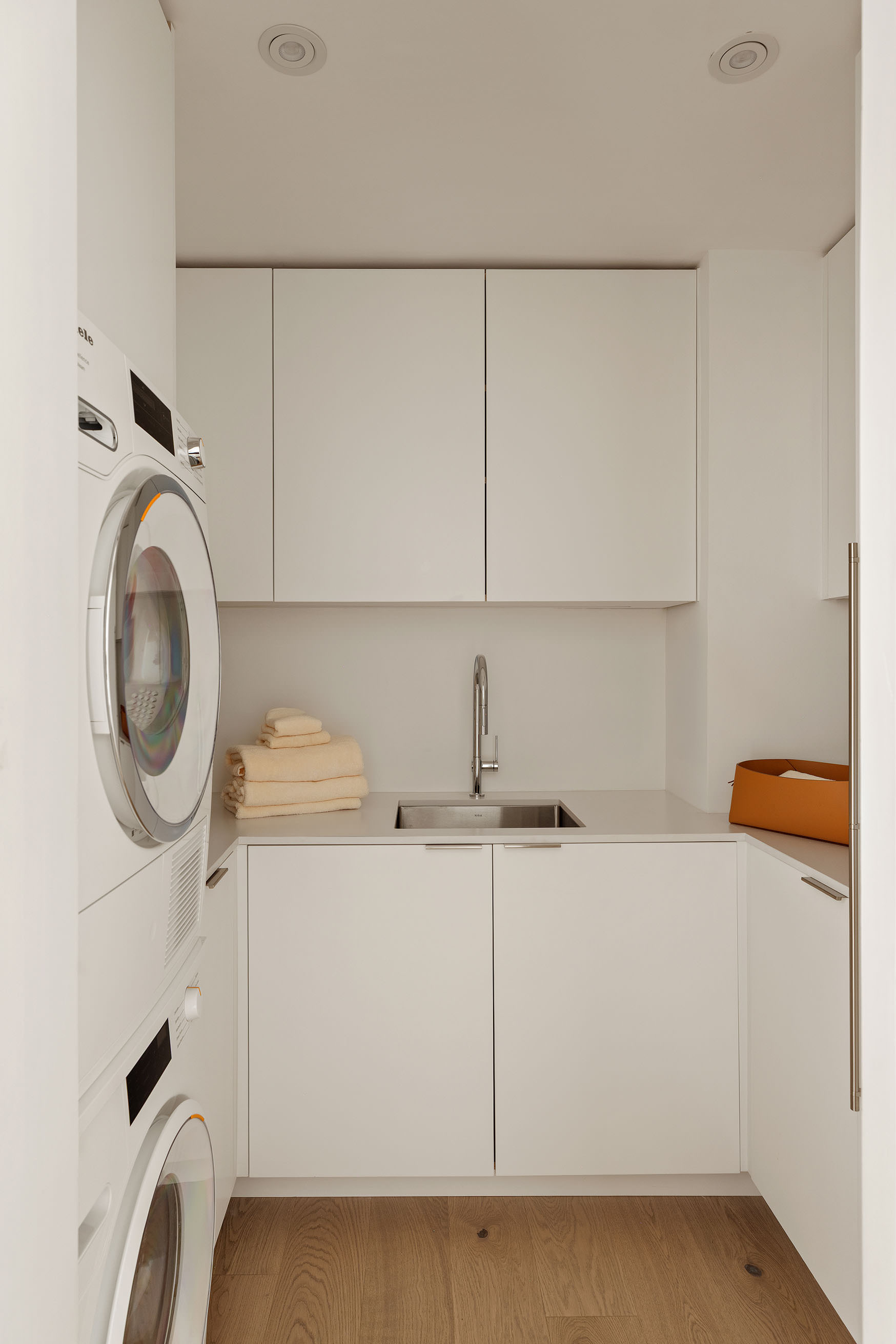 32 Gramercy Park South, Unit 8BD Manhattan, NY 10003 - Photo 18 of 20 a utility room with dryer and washer