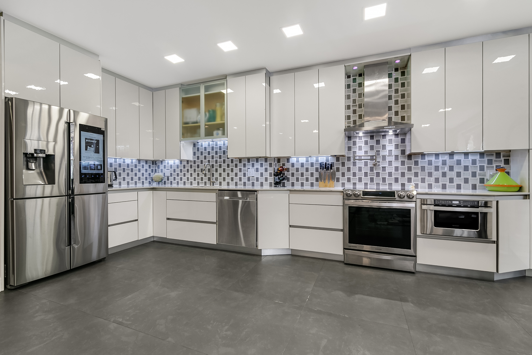 634 Washington Street, Unit GA Manhattan, NY 10014 - Photo 2 of 9