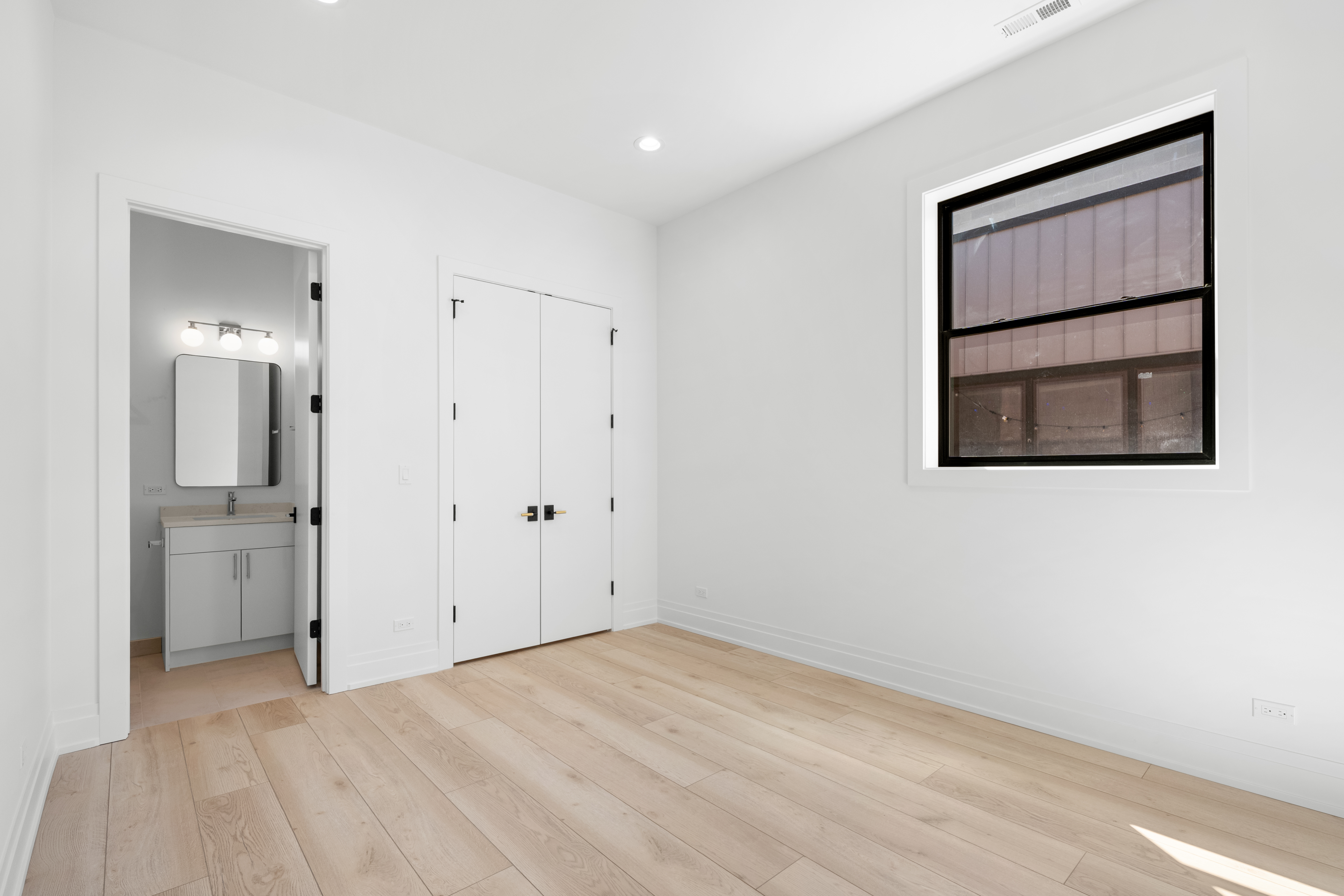 1327 West Taylor Street, Unit 4 Chicago, IL 60607 - Photo 17 of 27 a view of an empty room