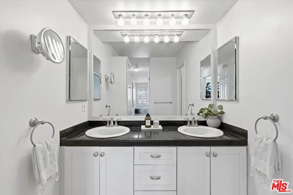 $1,180,000 | 12321 Ocean Park Boulevard, Unit 18, Los Angeles, CA 90064