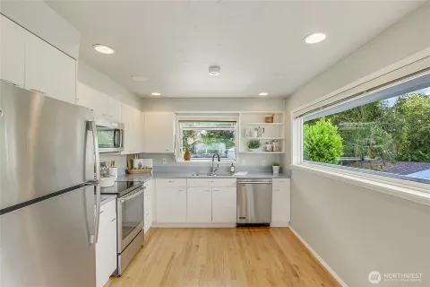 $1,050,000 | 10417 76th Avenue South, Seattle, WA 98178