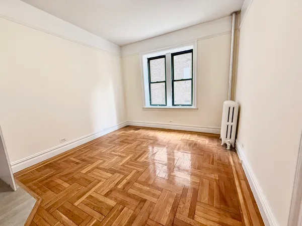 $2,150 | 20 Seaman Avenue, Unit 1B | Inwood