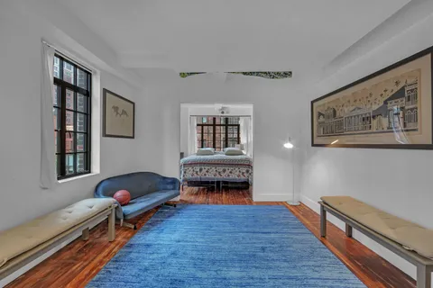 $520,000 | 320 East 42nd Street, Unit 918 | Murray Hill