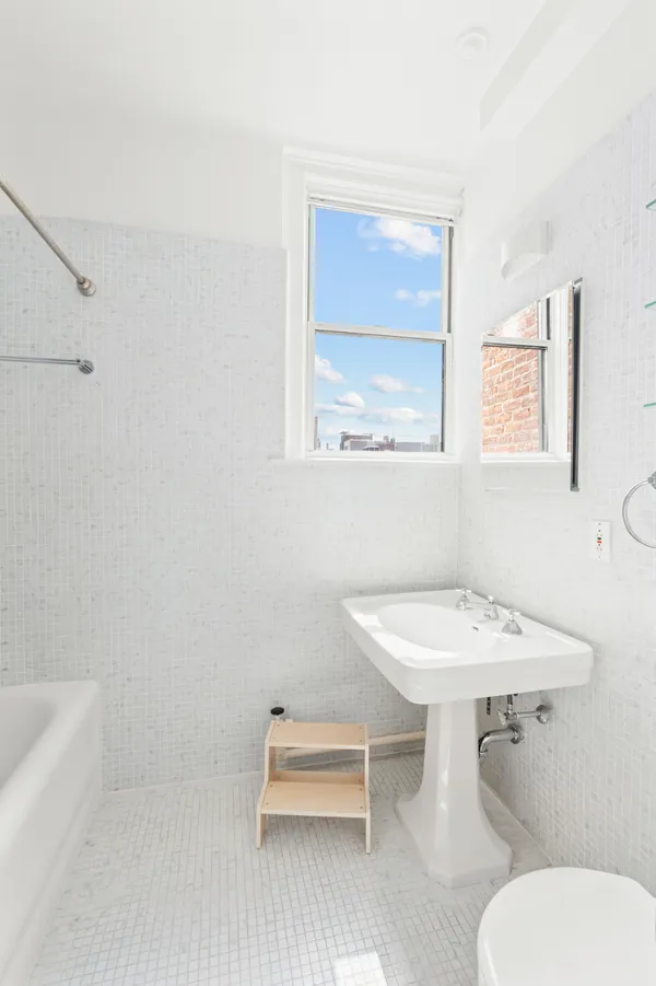 $5,350,000 | 875 Park Avenue, Unit 9A | Upper East Side