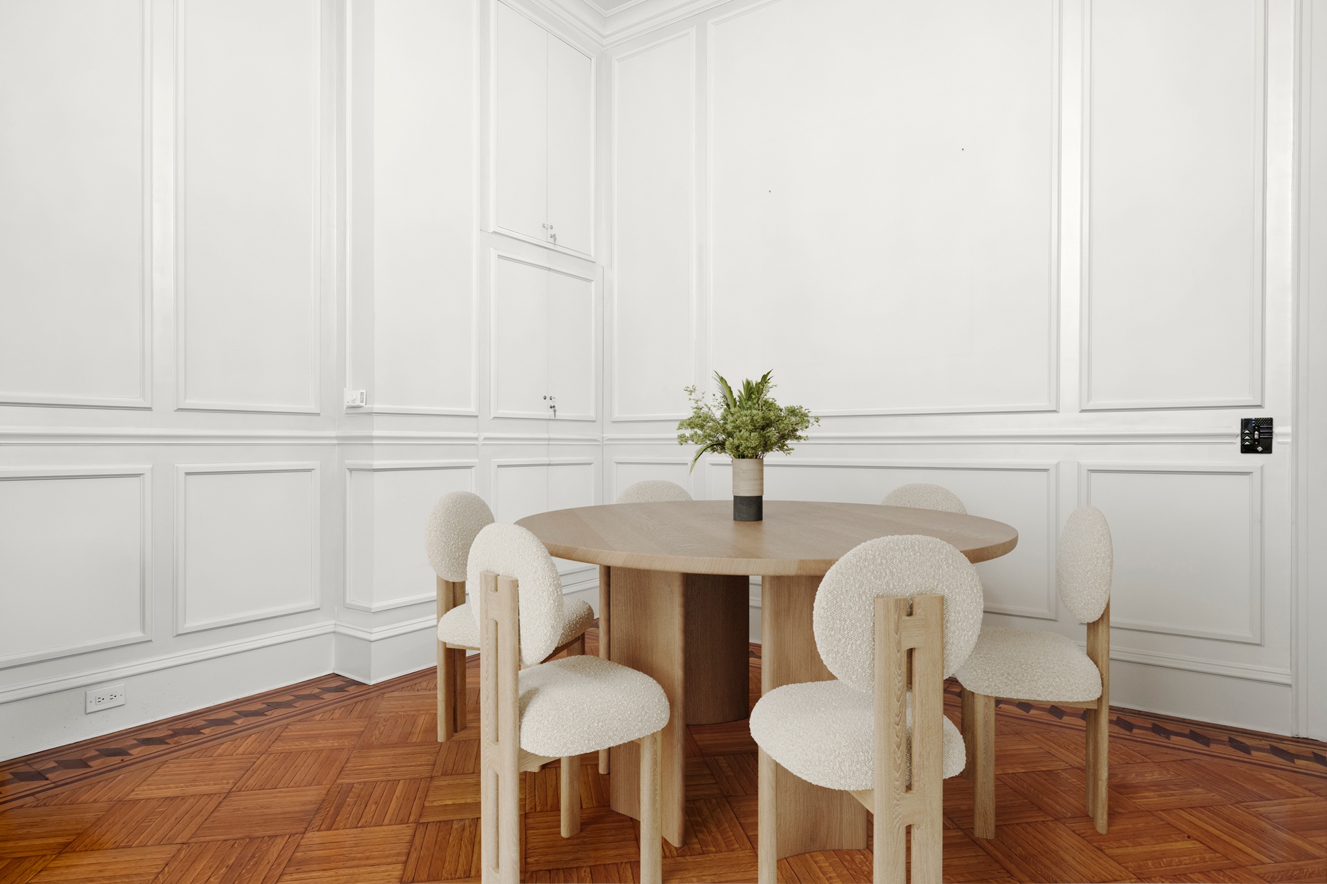 205 West 57th Street, Unit 3DB Manhattan, NY 10019 - Photo 5 of 25 a kitchen with a table and chairs