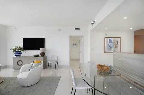 $2,100,000 | 6799 Collins Avenue, Unit 1402, Miami Beach, FL 33141