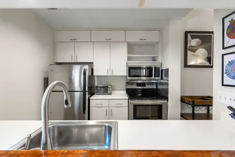 $875,000 | 2 Clarendon Street, Unit 302, Boston, MA 02116