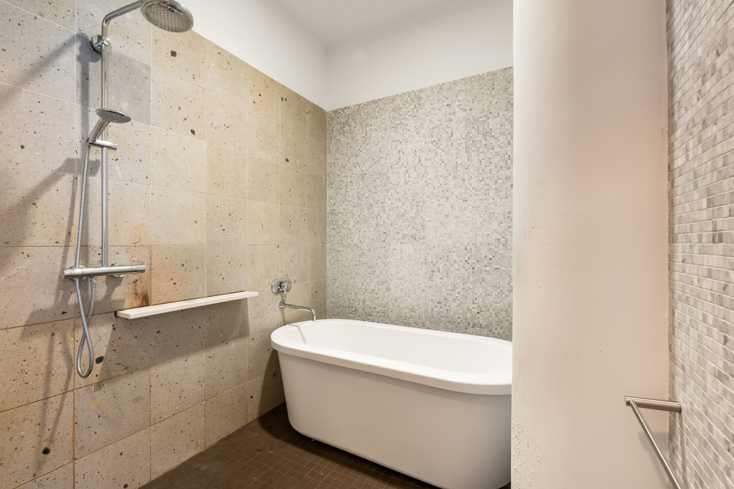 27-28 Thomson Avenue, Unit 421 Queens, NY 11101 - Photo 4 of 8