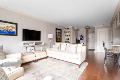 $695,000 | 440 East 79th Street, Unit 12H | Upper East Side
