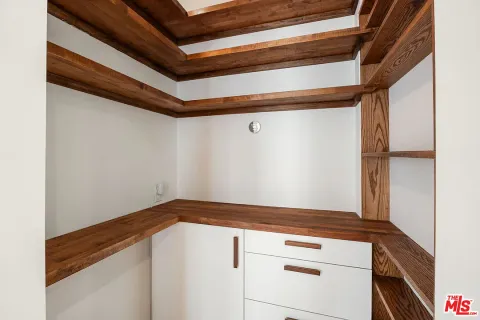 $995,000 | 346 1/2 North Gardner Street, Los Angeles, CA 90036