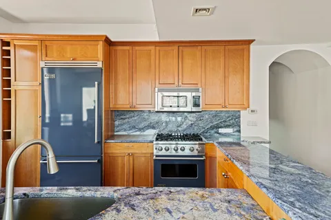 $2,600,000 | 177 East 77th Street, Unit PHC | Upper East Side
