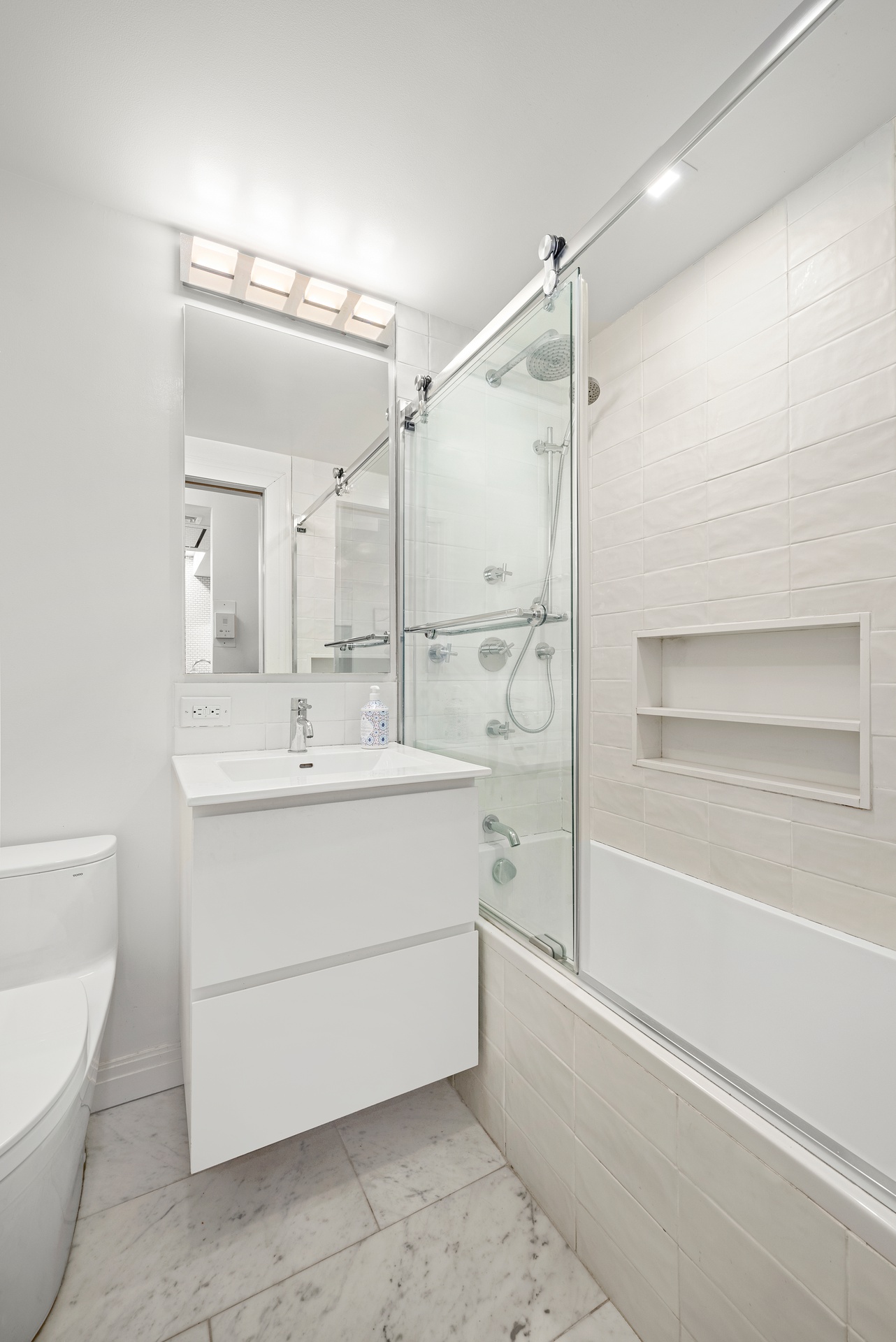 40 East 9th Street, Unit 4F Manhattan, NY 10003 - Photo 10 of 23