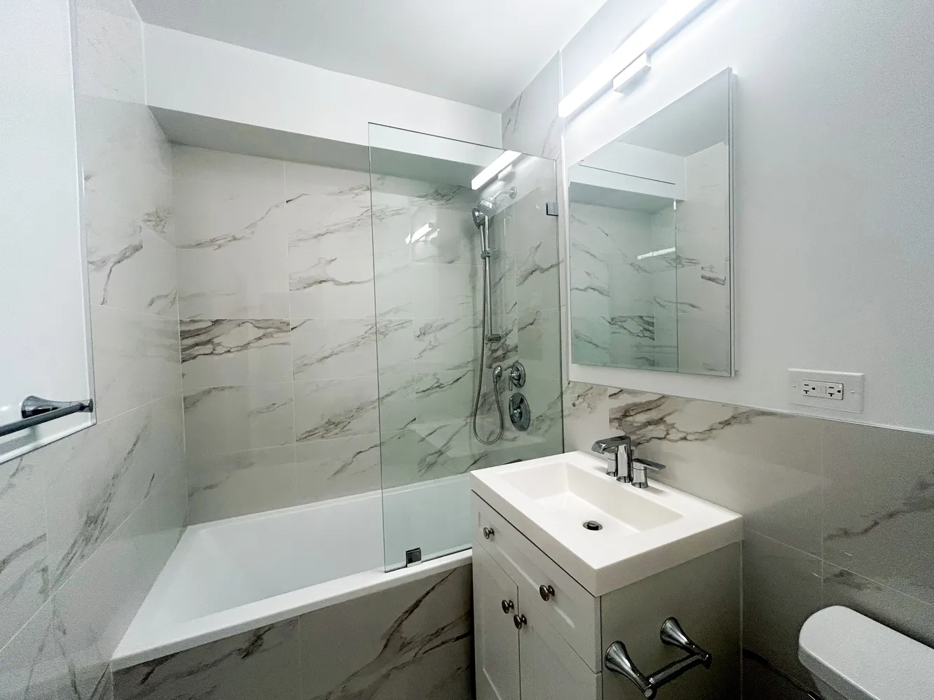 $999,000 | 400 East 54th Street, Unit 8A | Sutton Place