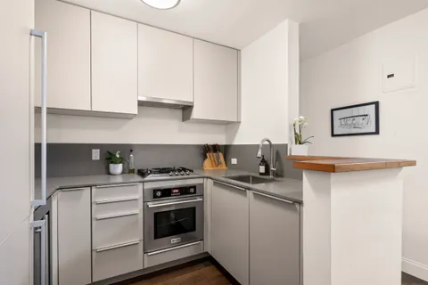 $990,000 | 100 Bank Street, Unit 1A | West Village