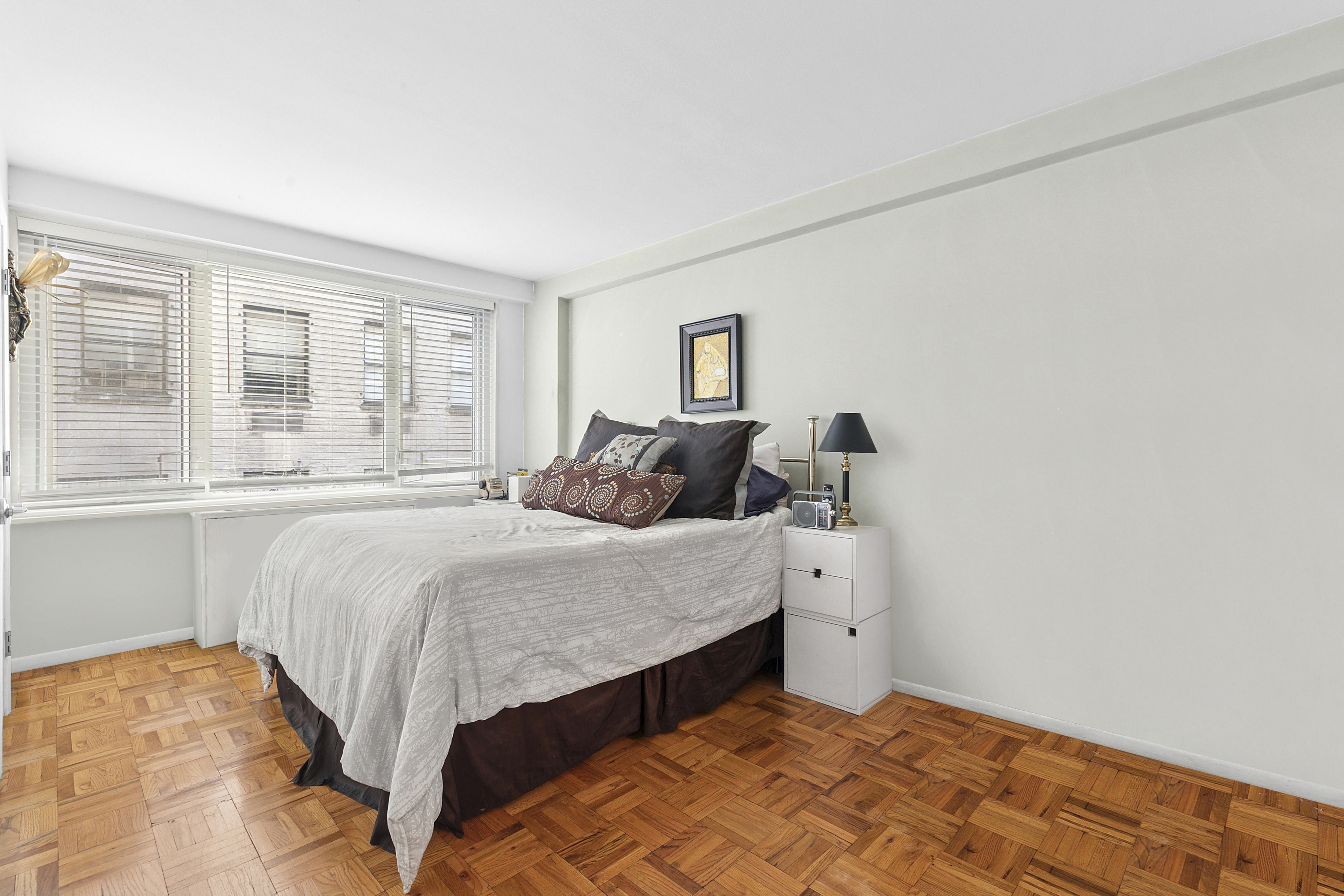 301 East 22nd Street, Unit 3PR Manhattan, NY 10010 - Photo 4 of 11 a bedroom with a bed and a window