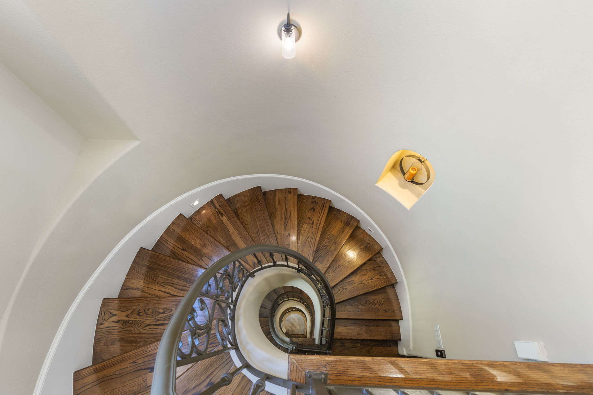 5407 Feagan Street Houston, TX 77007 - Photo 34 of 43 a front view of a house with a sink