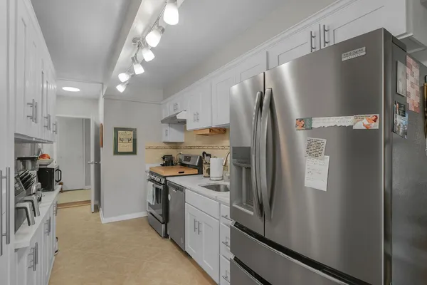 $5,100 | 4201 Cathedral Avenue Northwest, Unit 114W, Washington, DC 20016