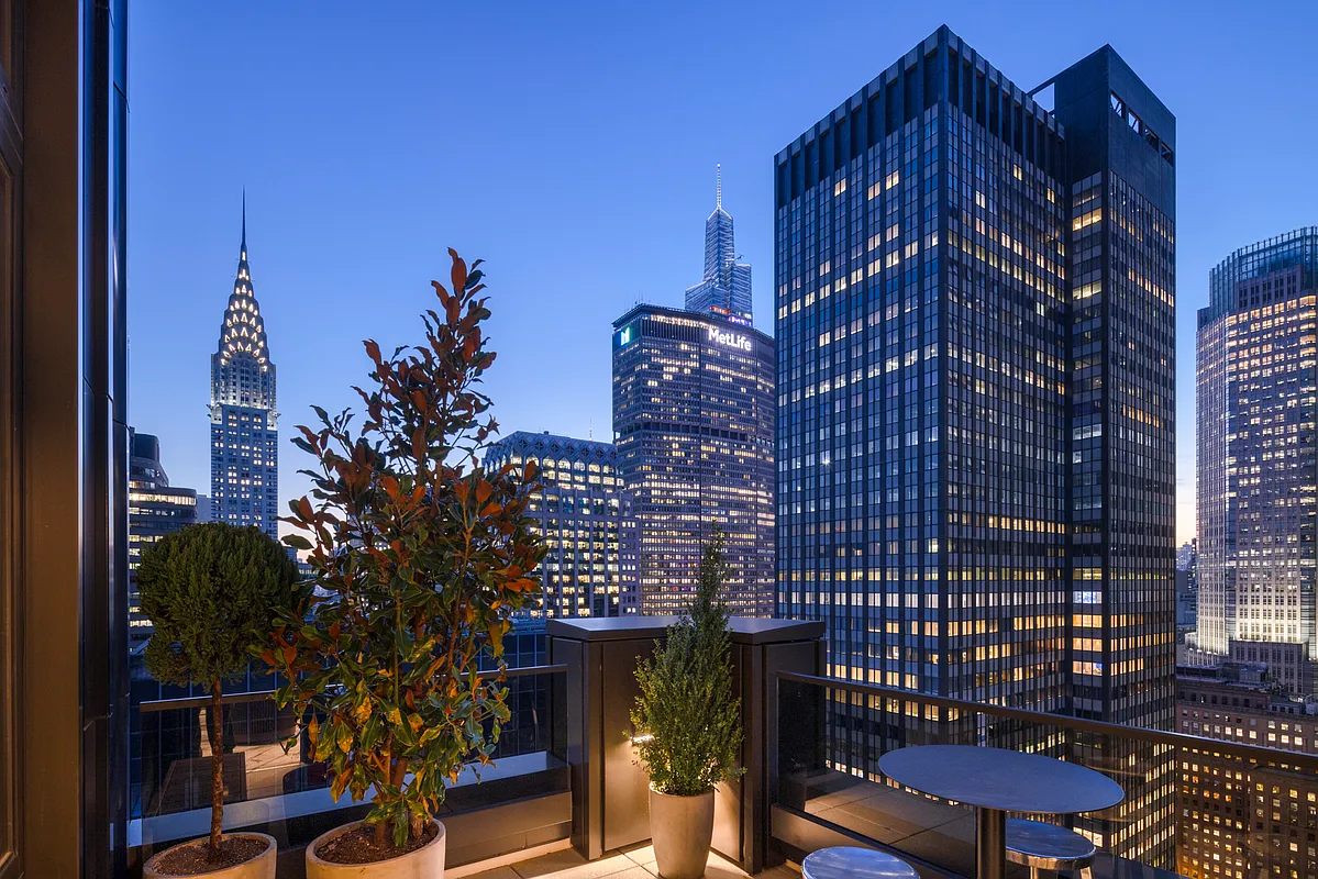 135 East 47th Street, Unit 3B Manhattan, NY 10017 - Photo 20 of 24
