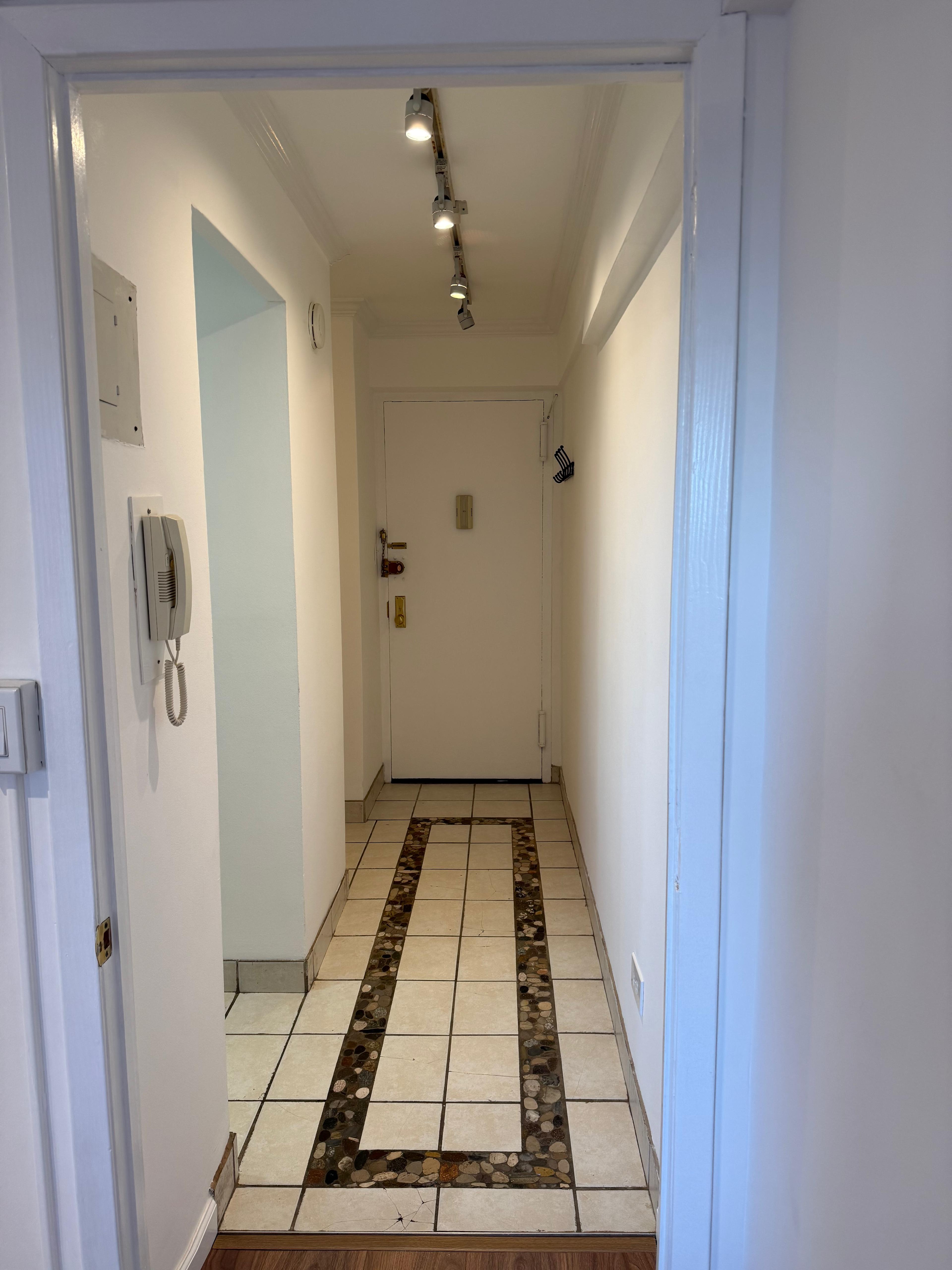 40 Sutton Place, Unit 7A Manhattan, NY 10022 - Photo 11 of 11 a view of a hallway