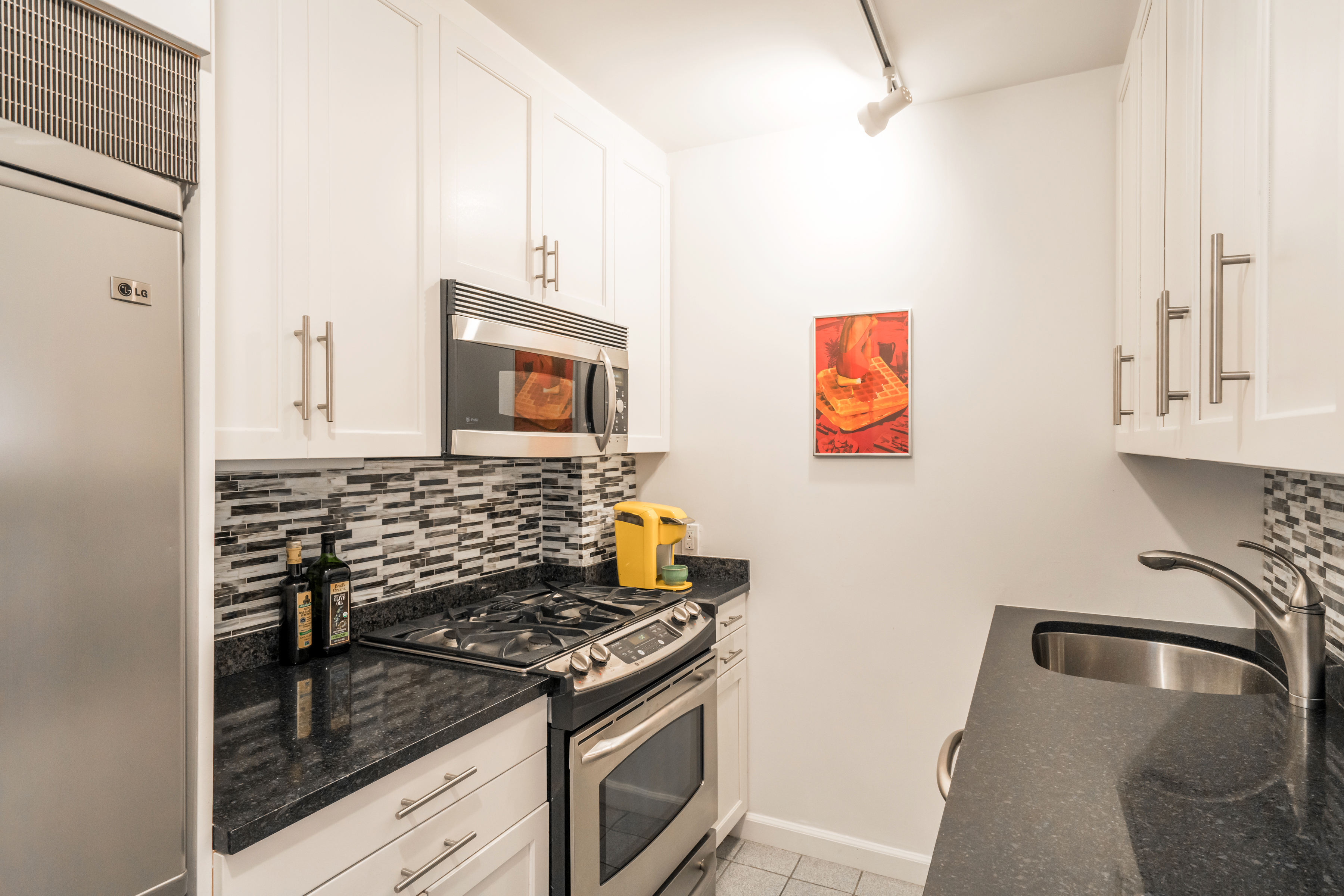 230 East 15th Street, Unit 8N Manhattan, NY 10003 - Photo 5 of 12