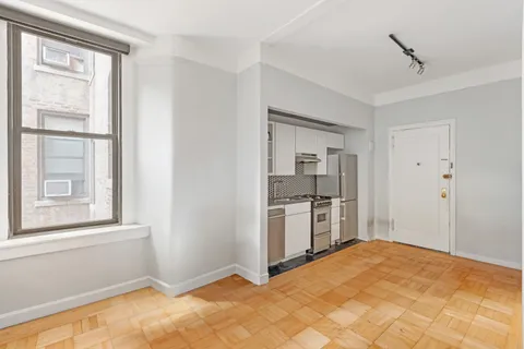 $730,000 | 504-510 West 110th Street, Unit 3A | Upper West Side
