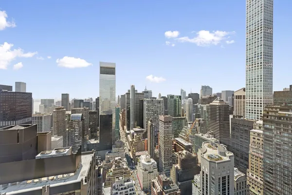 $17,500 | 151 East 58th Street, Unit 39D | Midtown East