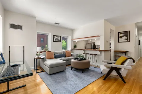 $875,000 | 2 Clarendon Street, Unit 302, Boston, MA 02116
