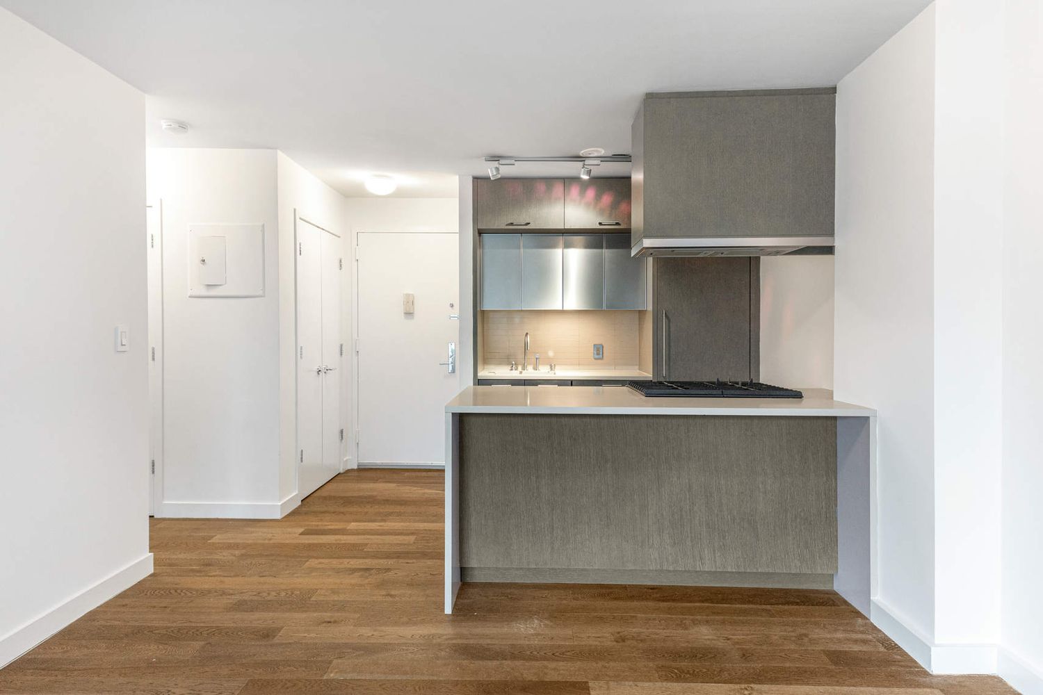 225 Rector Place, Unit 7M Manhattan, NY 10280 - Photo 2 of 13 a room with wooden floor