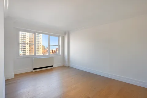 $1,075,000 | 400 East 54th Street, Unit 24E | Sutton Place