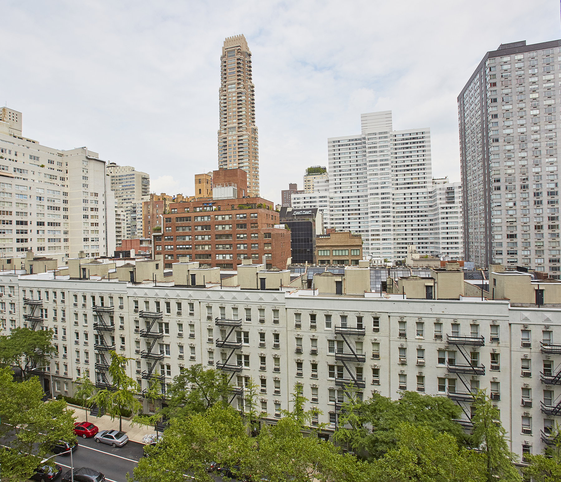 200 East 66th Street, Unit D1004 Manhattan, NY 10065 - Photo 5 of 6 a view of a city with tall buildings