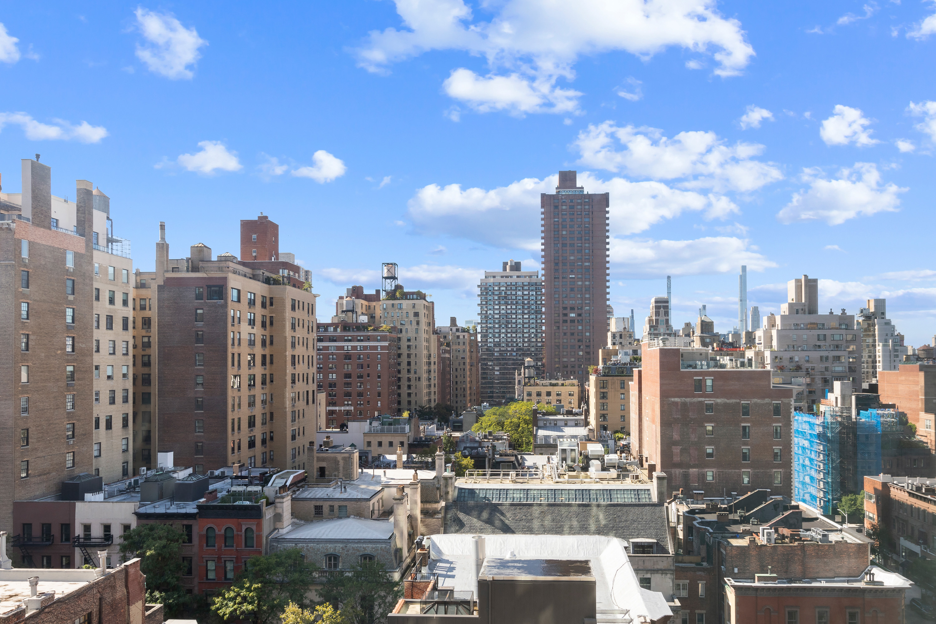 40 East 94th Street, Unit 13G Manhattan, NY 10128 - Photo 3 of 13 a city view with lot of high rise buildings
