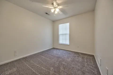 $279,500 | 702 Southwest Hillside Court, Grain Valley, MO 64029