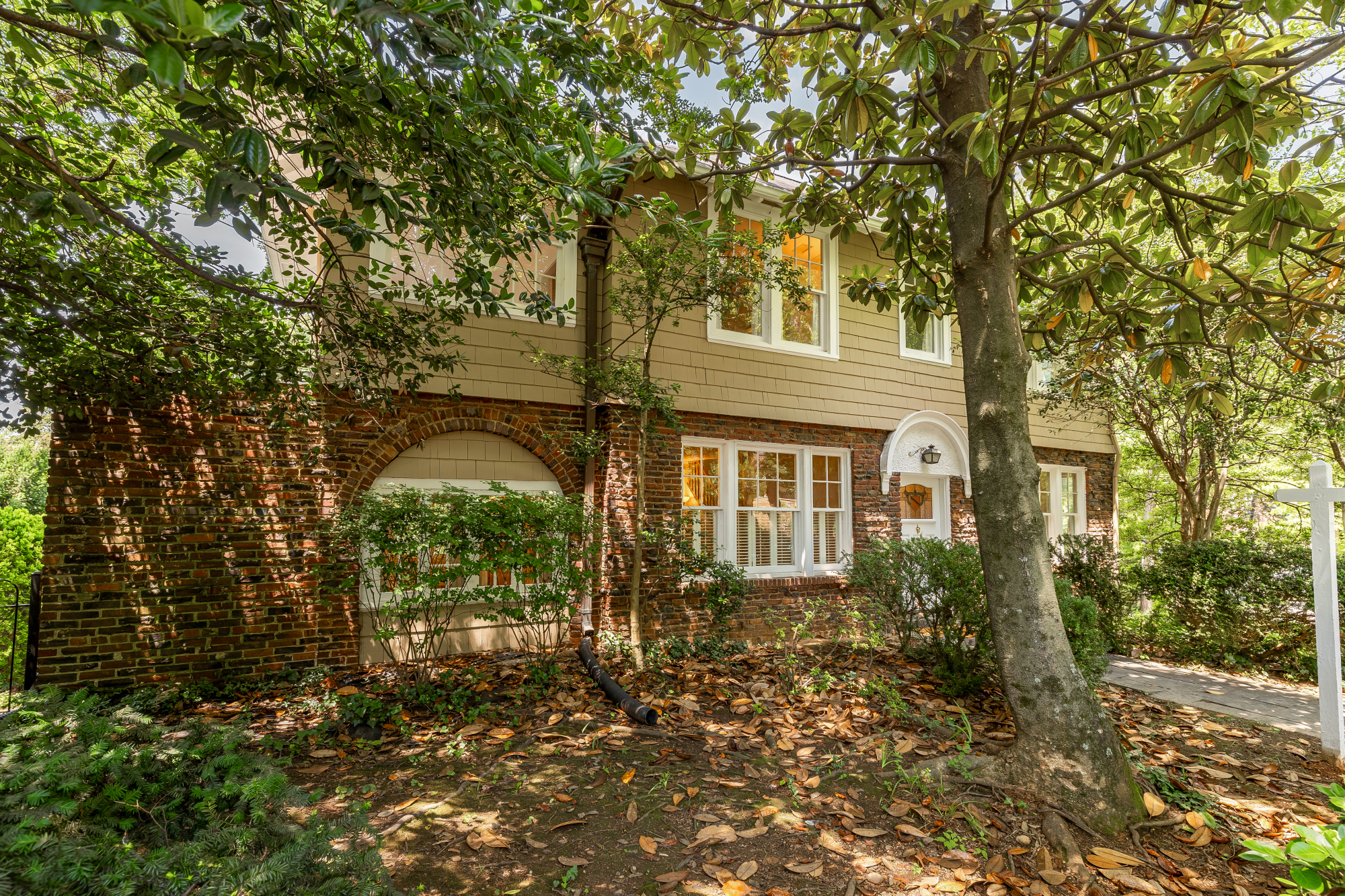 2820 38th Street Northwest Washington, DC 20007 - Photo 2 of 54