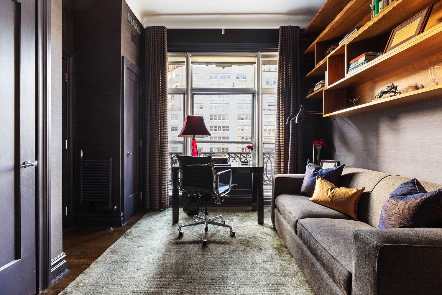 a view of a building and car parked