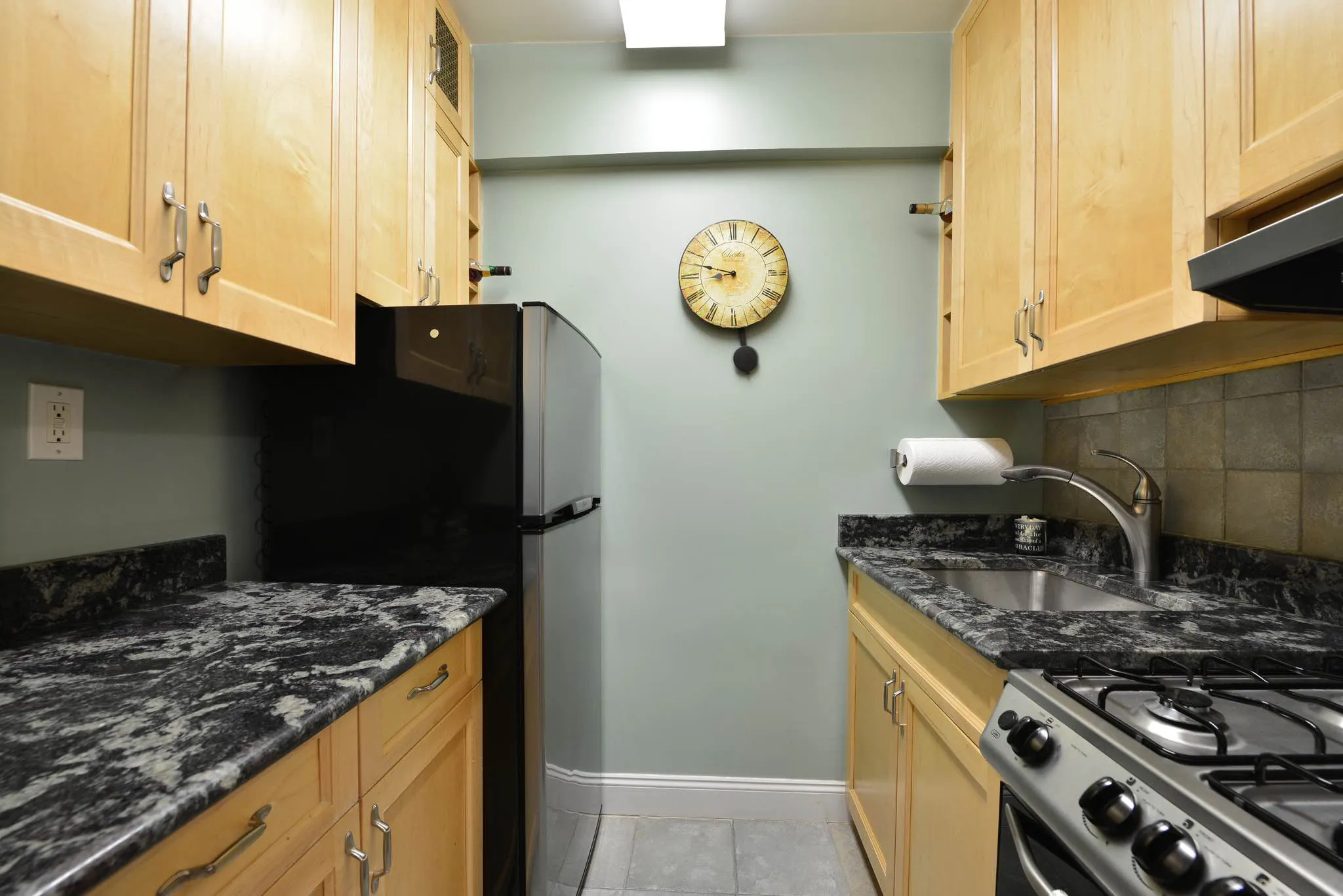 305 East 72nd Street, Unit 4CN Manhattan, NY 10021 - Photo 3 of 6