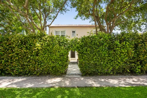 $2,200,000 | 524 West 47th Street, Miami Beach, FL 33140