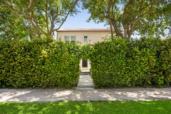 $2,200,000 | 524 West 47th Street, Miami Beach, FL 33140