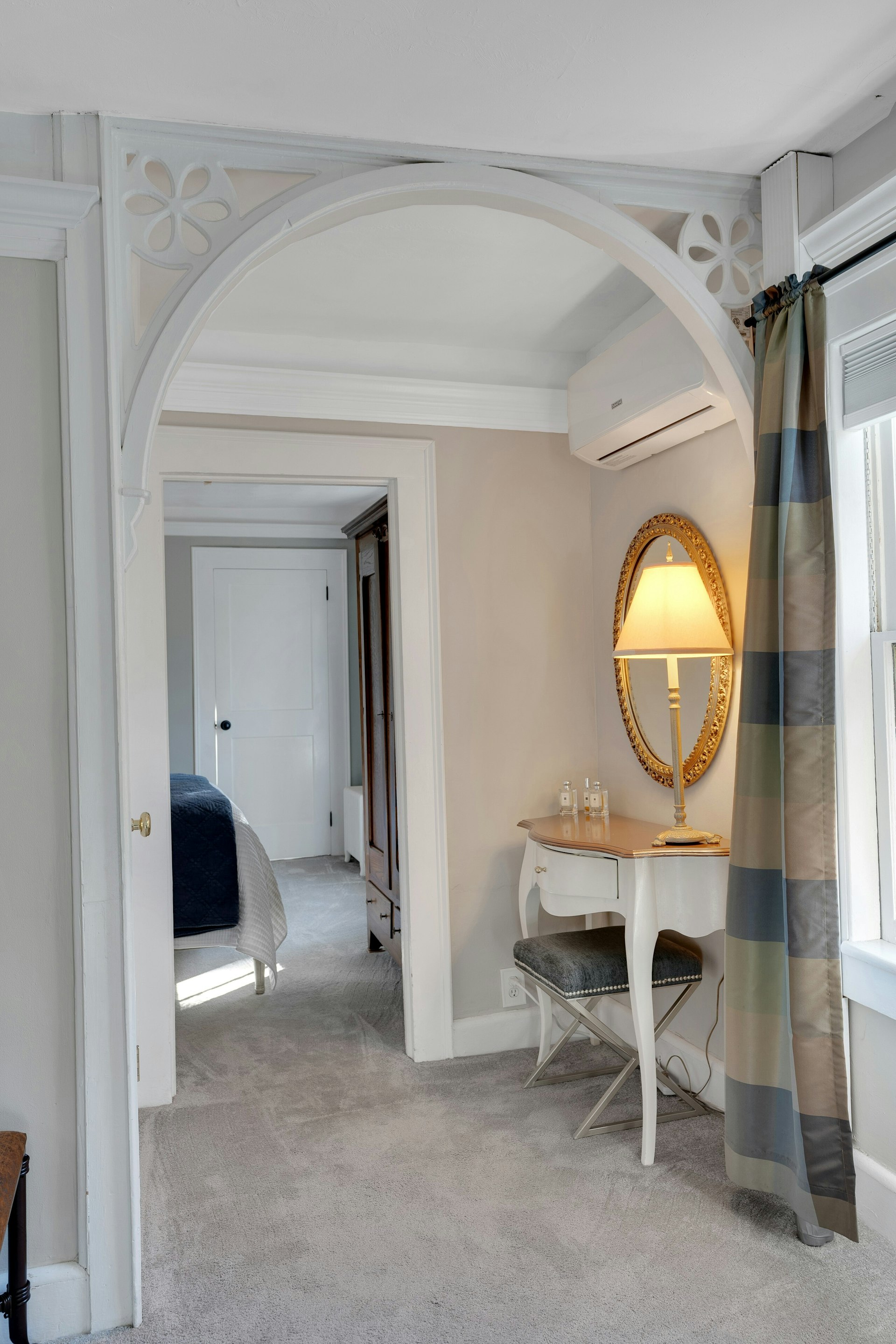 29 Evergreen Lane Watchung, NJ 07069 - Photo 37 of 54 a view of a livingroom with furniture and a mirror