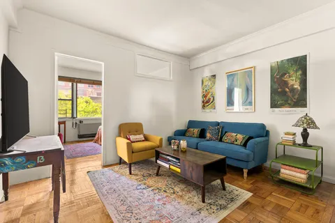 $749,000 | 240 East 46th Street, Unit 7G | Midtown East