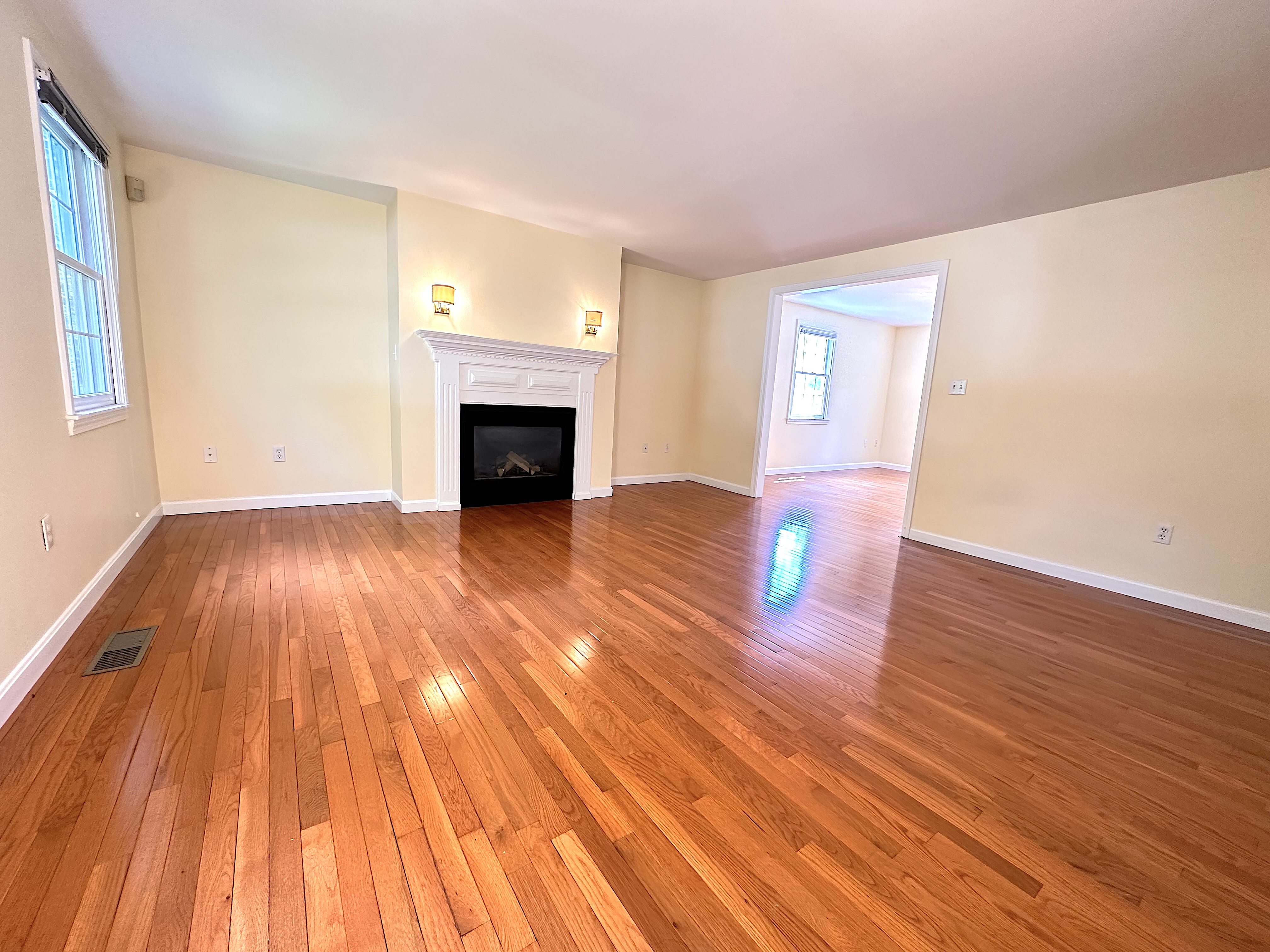 322 Lowell Street Lexington, MA 02420 - Photo 5 of 44