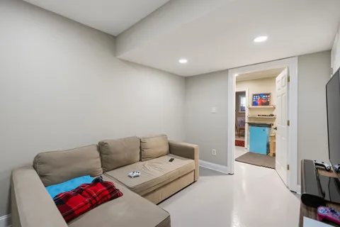 Contact Agent | 5313 Massachusetts Avenue, Bethesda, MD 20816