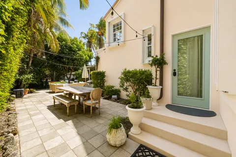 $2,200,000 | 524 West 47th Street, Miami Beach, FL 33140
